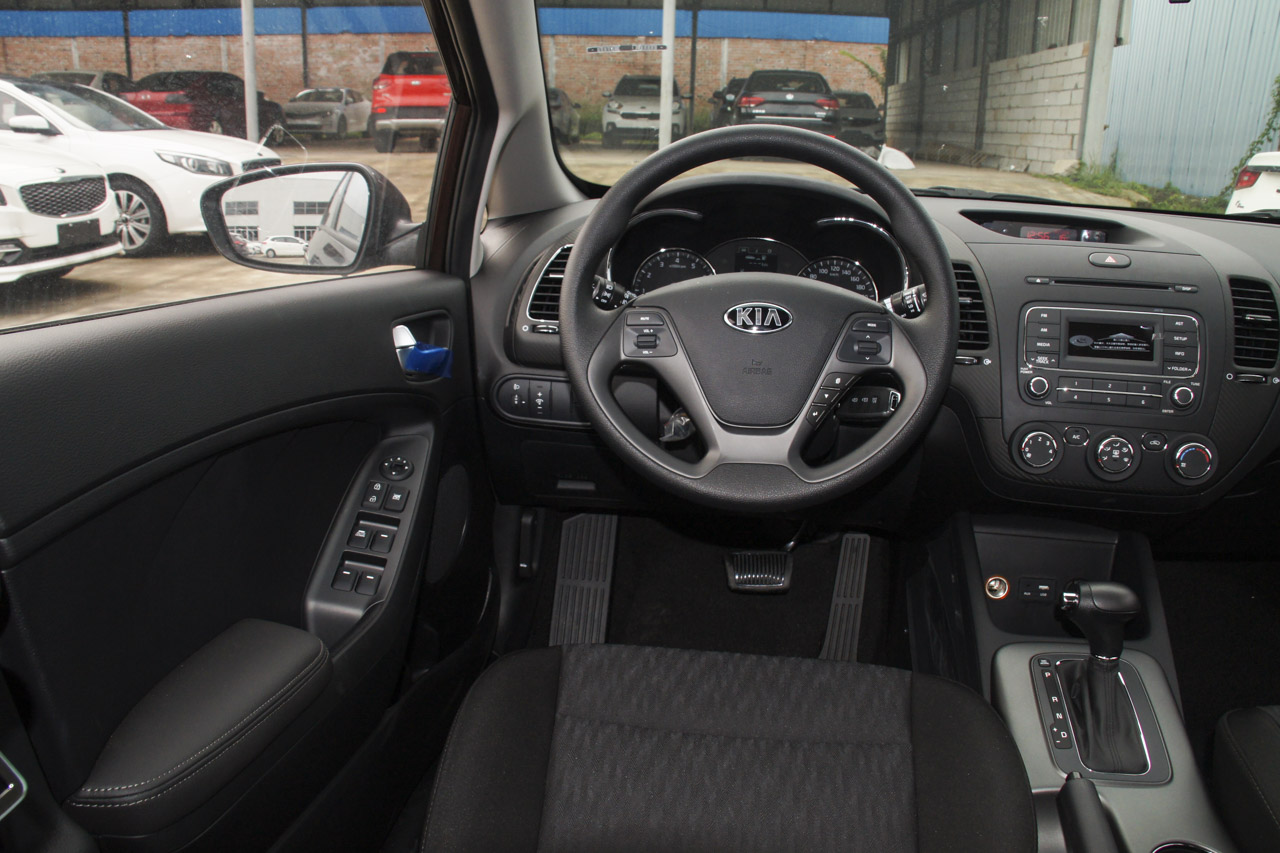 2015款起亚k3 1.6l自动gl