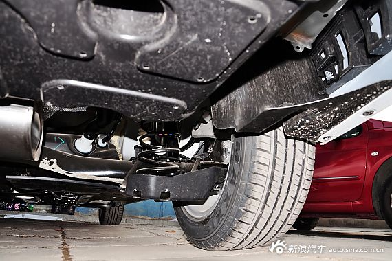 2014款标致408 1.8L手动领先版