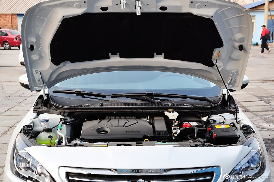 2014款标致408 1.8L手动领先版