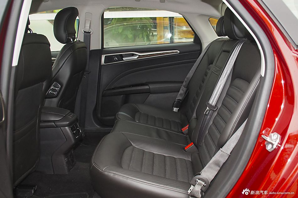 2013款蒙迪欧 2.0T自动240旗舰型