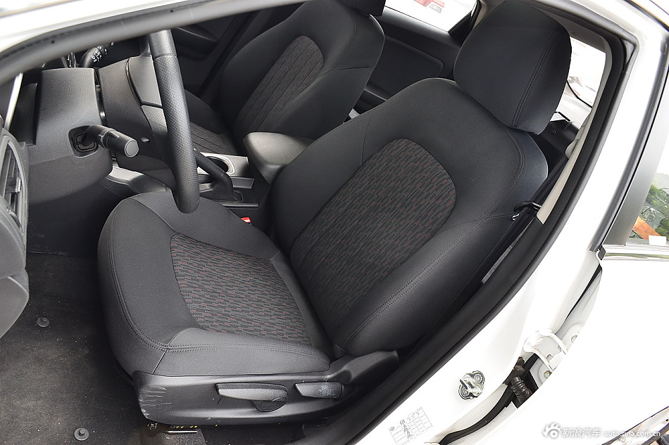 2016款奔腾B50 1.6L自动舒适型