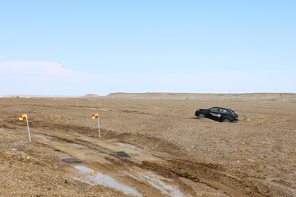 天山试驾名爵锐腾