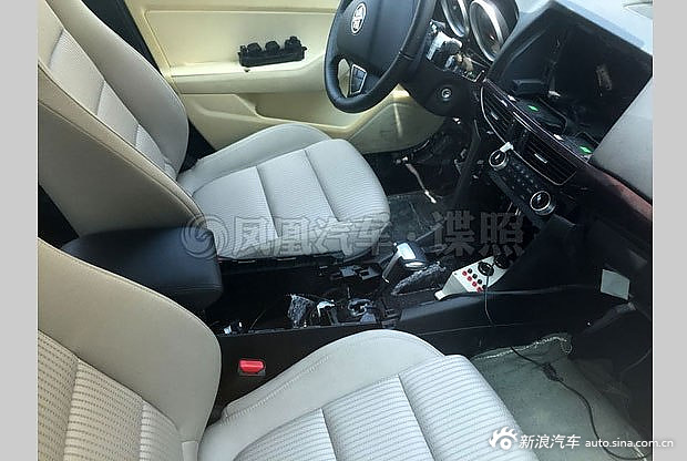 或2017年秋季上市 疑似红旗H5内饰谍照