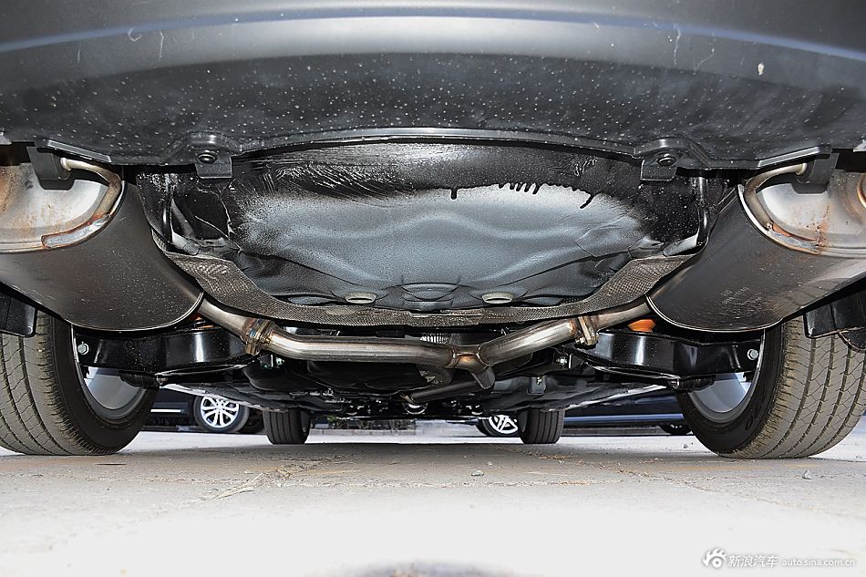 2016款奔腾B70 2.0L自动十周年纪念版