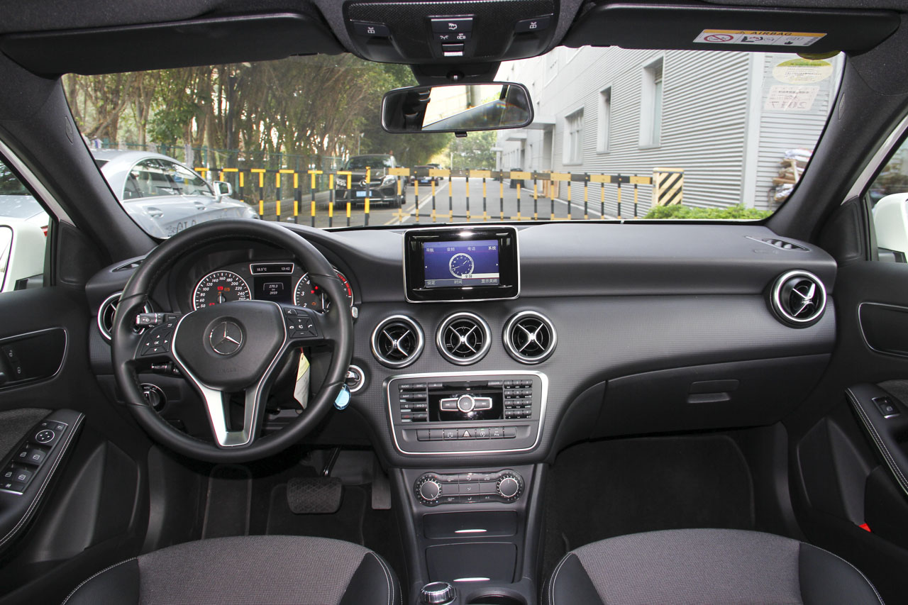 2015款奔驰a180 1.6t自动