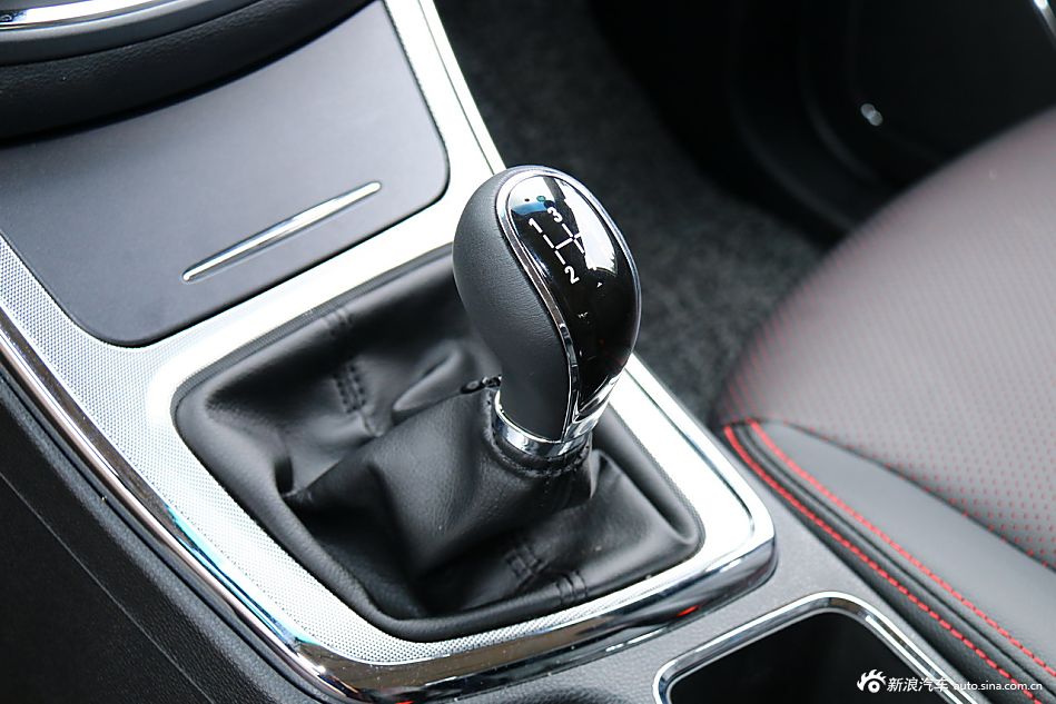 2015款 宝骏560 1.8L手动豪华型