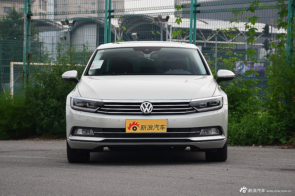 2017款迈腾2.0T自动380TSI DSG 旗舰型