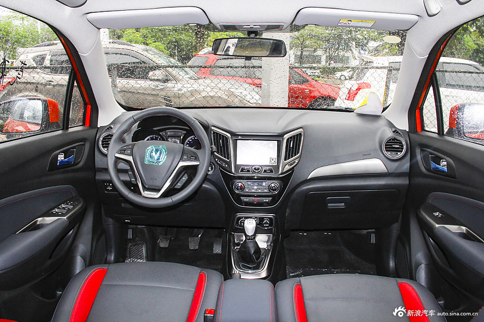 2016款长安CS15 1.5L手动尊贵版