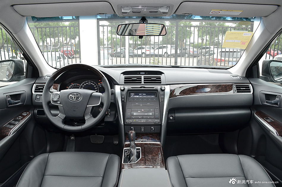 2016款凯美瑞2.0L自动十周年纪念领先版