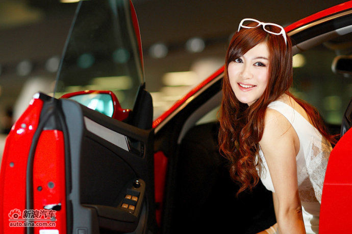 性感奥迪车模妩媚动人_6306485_汽车图库_新浪汽车_新浪网
