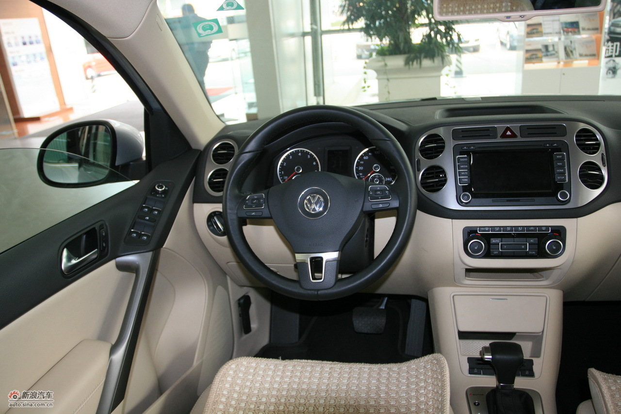 0tsi自动四驱旗舰导航版_途观内饰图片8016494_汽车图库_新浪汽车