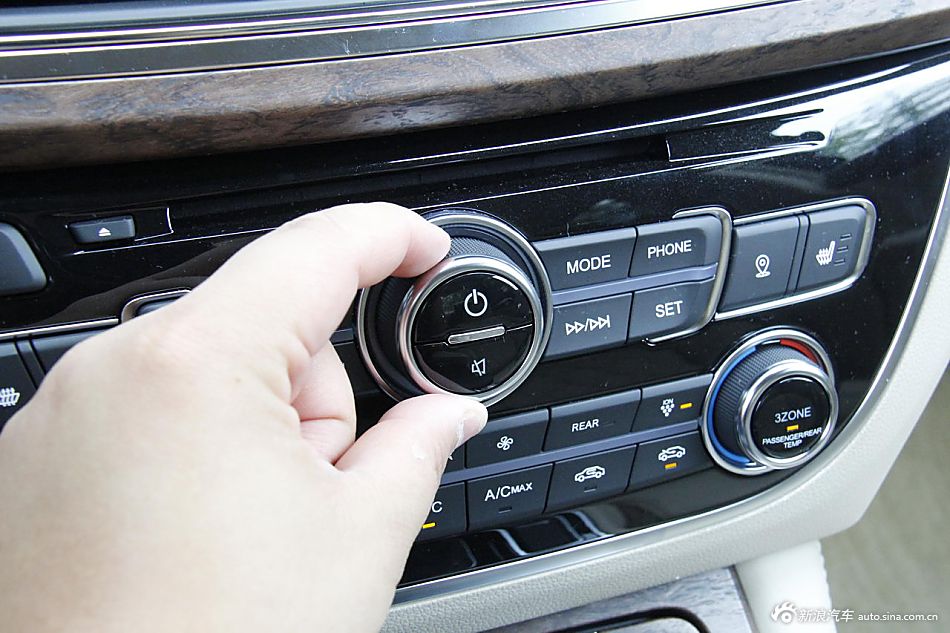 2016款传祺GA8 2.0T自动至尊版320T