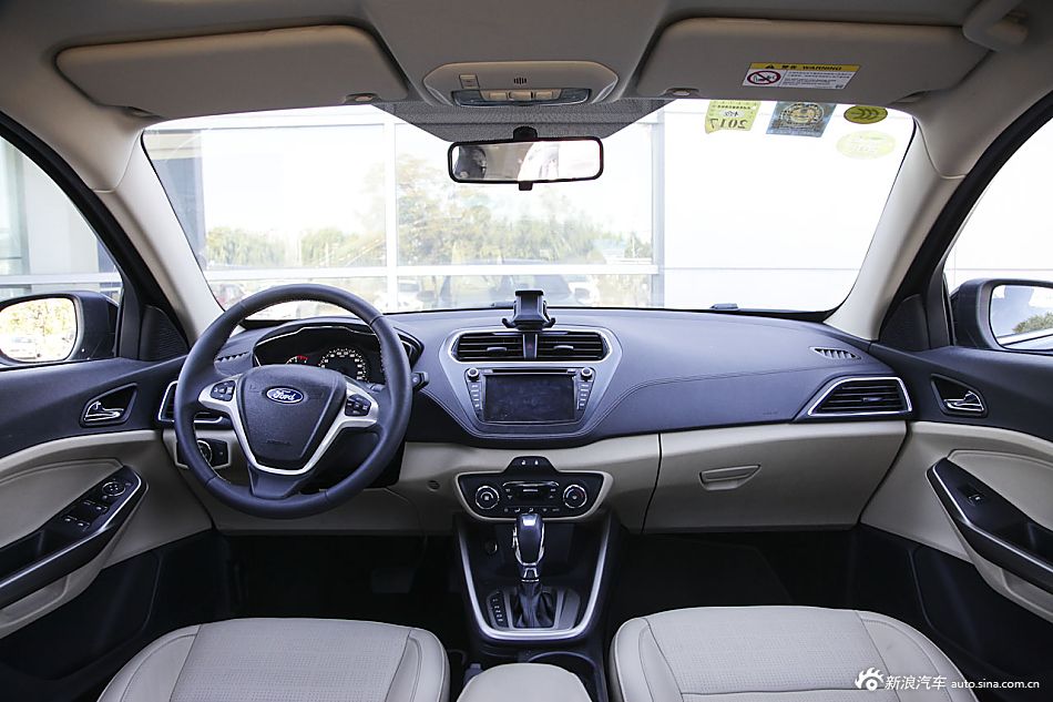 2015款福睿斯1.5L自动时尚型