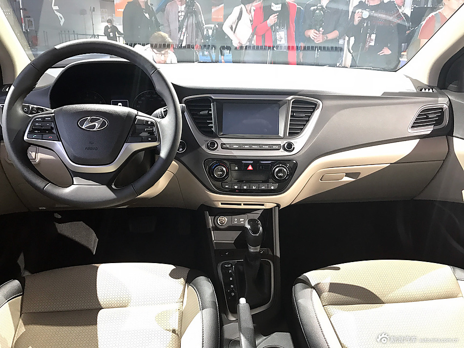 北京现代悦纳RV两厢发布