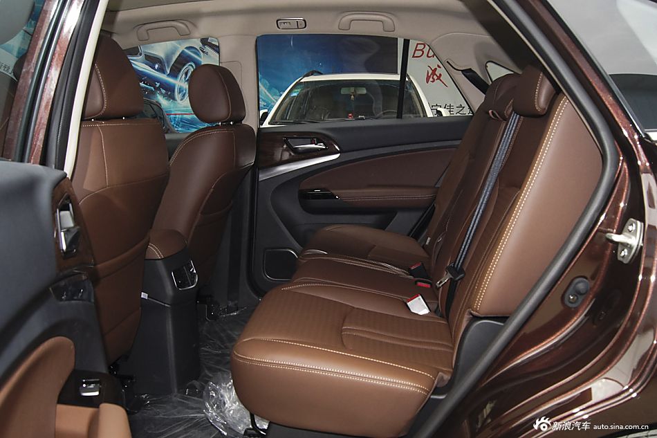 2015款比亚迪S7升级版2.0T自动尊贵型