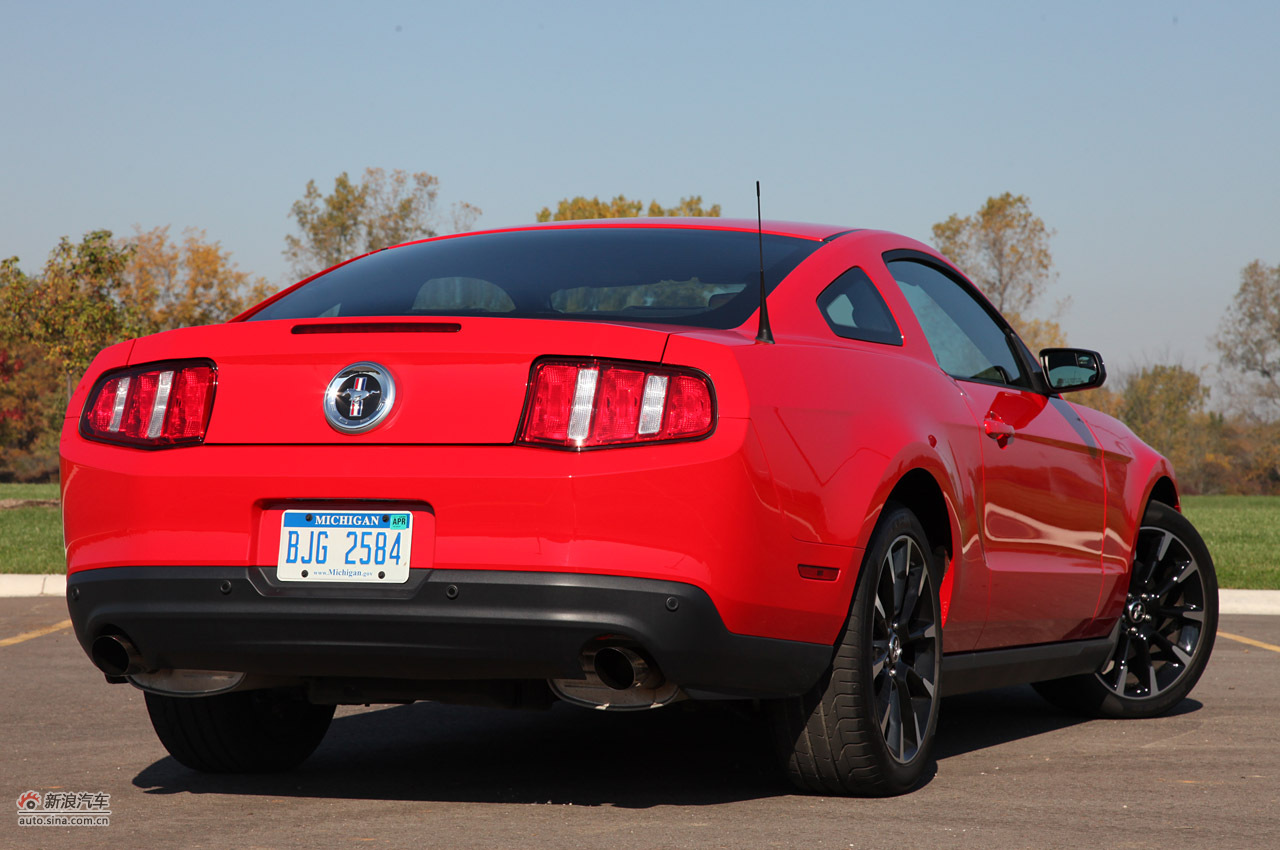 2012款福特野马v6