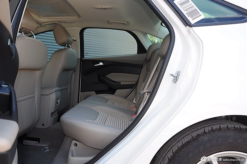 2015款福克斯三厢1.6L自动风尚型