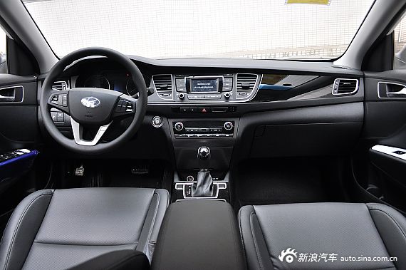 2013款名图1.8GLS自动智能型水晶白