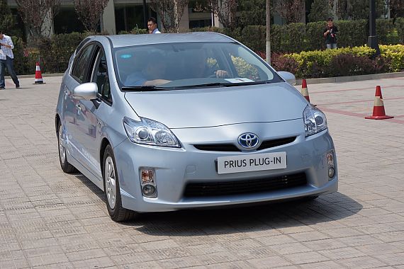 外插充电式混合动力普锐斯