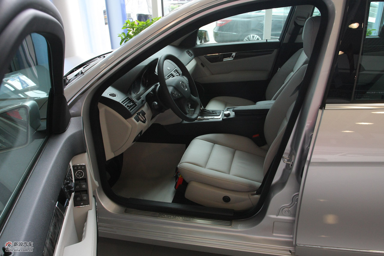 奔驰c300时尚型内饰