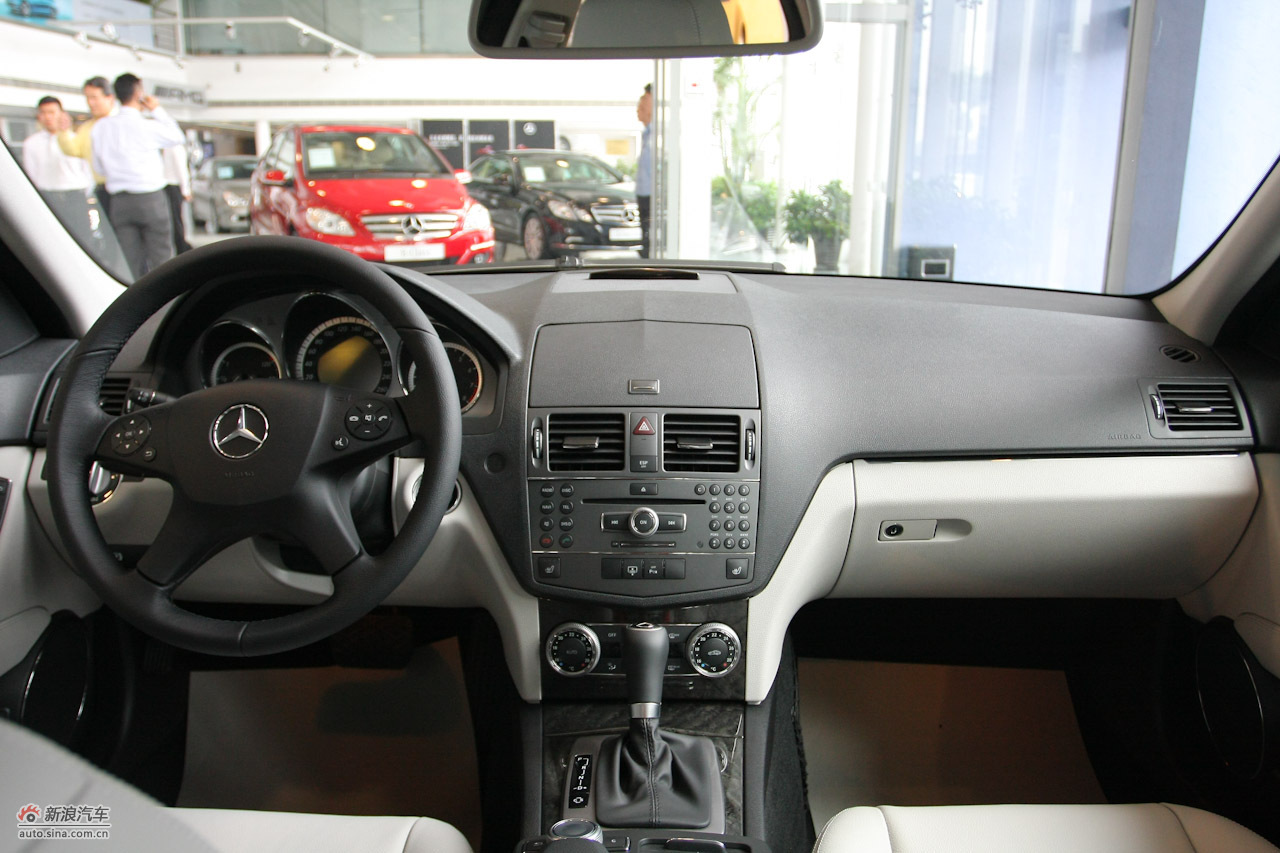 奔驰c300时尚型内饰