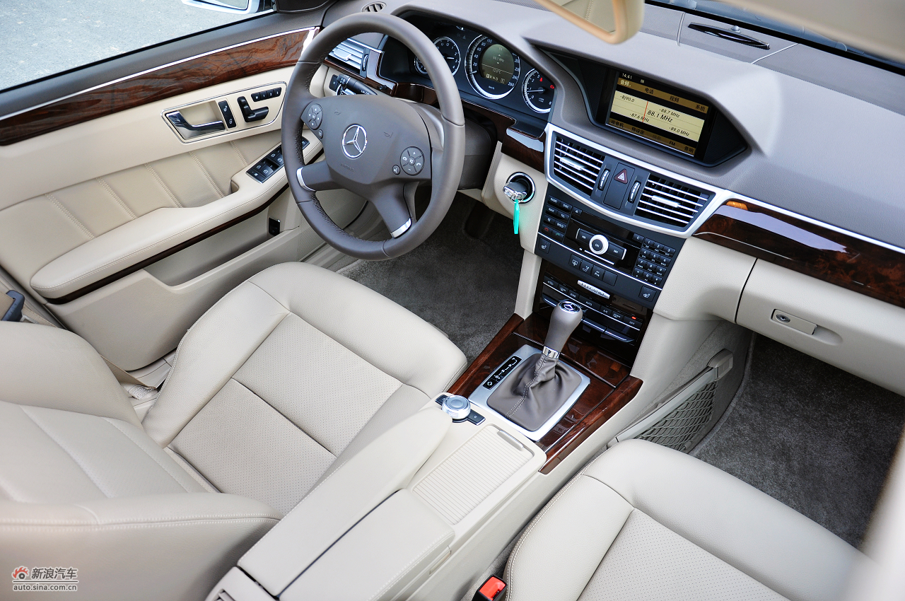 2011款奔驰e200 cgi优雅型内饰