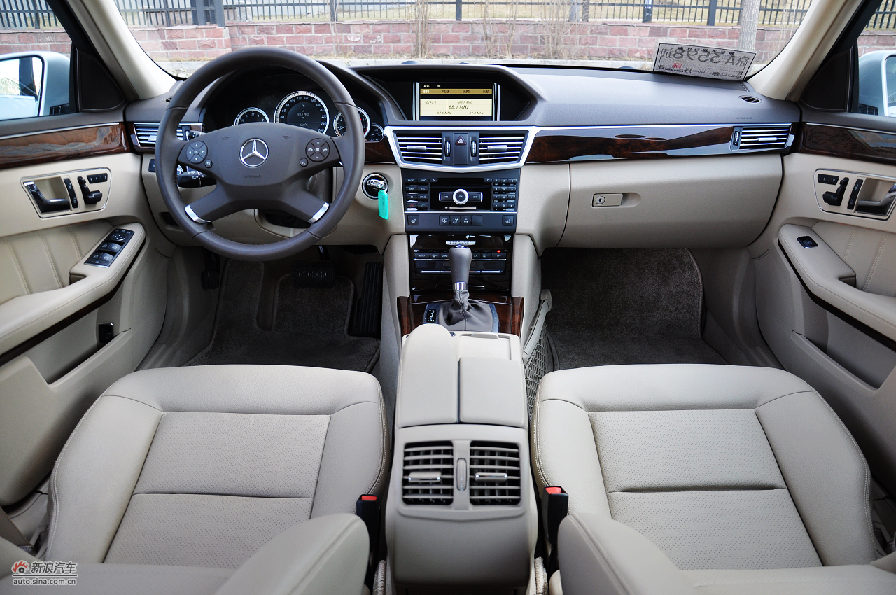 2011款奔驰e200 cgi优雅型内饰