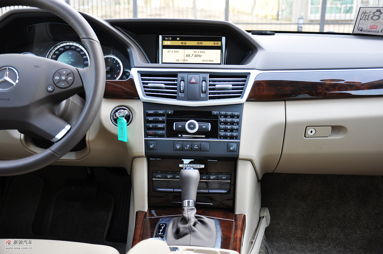 2011款奔驰e200 cgi优雅型内饰