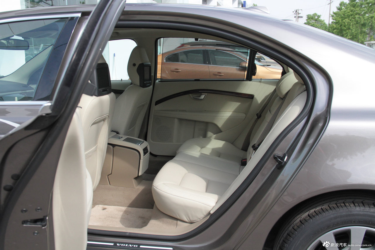 2012款沃尔沃s80l到店实拍_沃尔沃s80l空间图片16107157_汽车图库