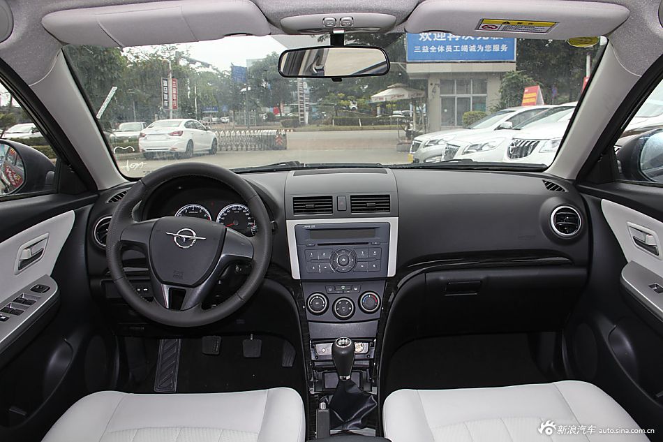 2015款经典福美来1.6L手动天窗版