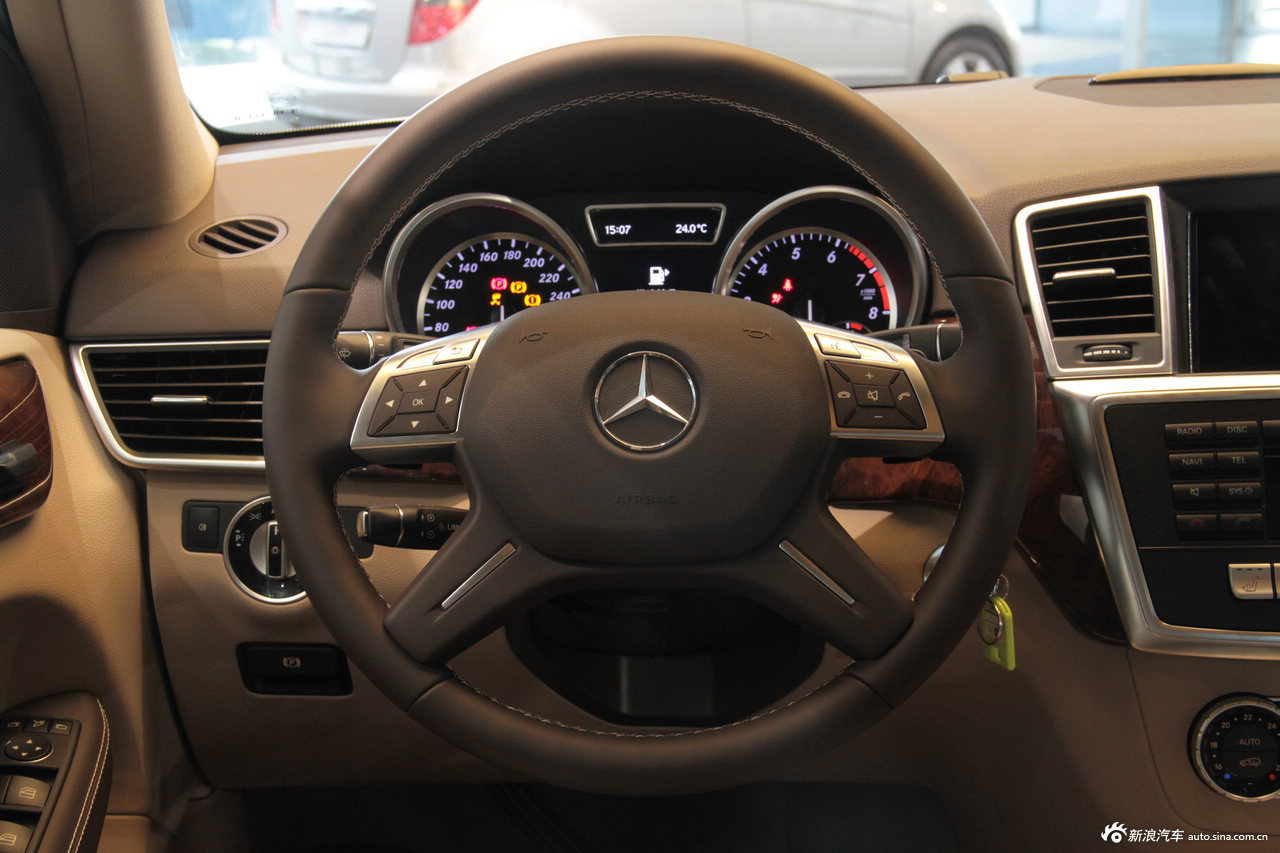 2012款奔驰ml350到店实拍_奔驰ml级内饰图片16047172_汽车图库_新浪