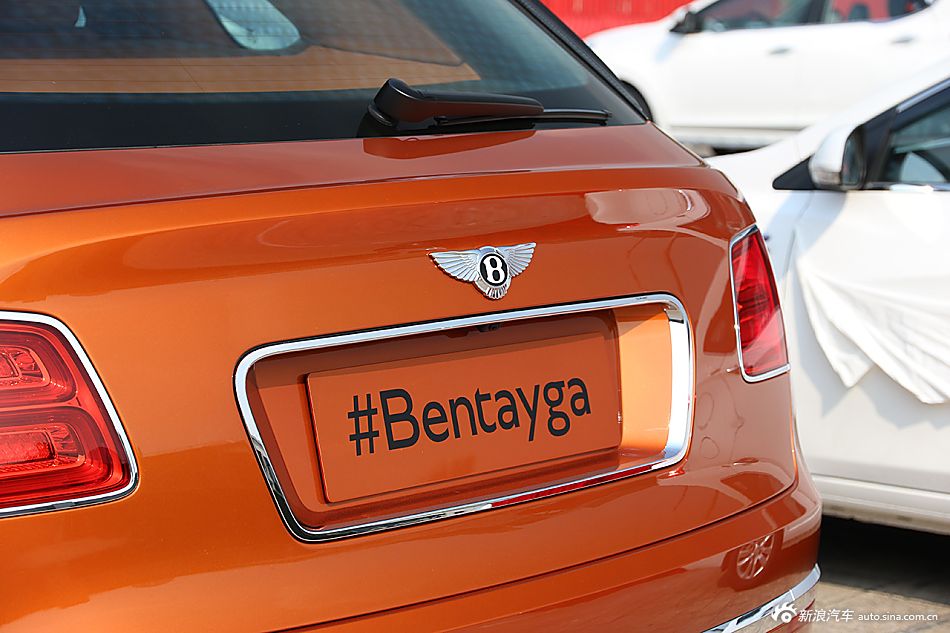 广州车展宾利添越