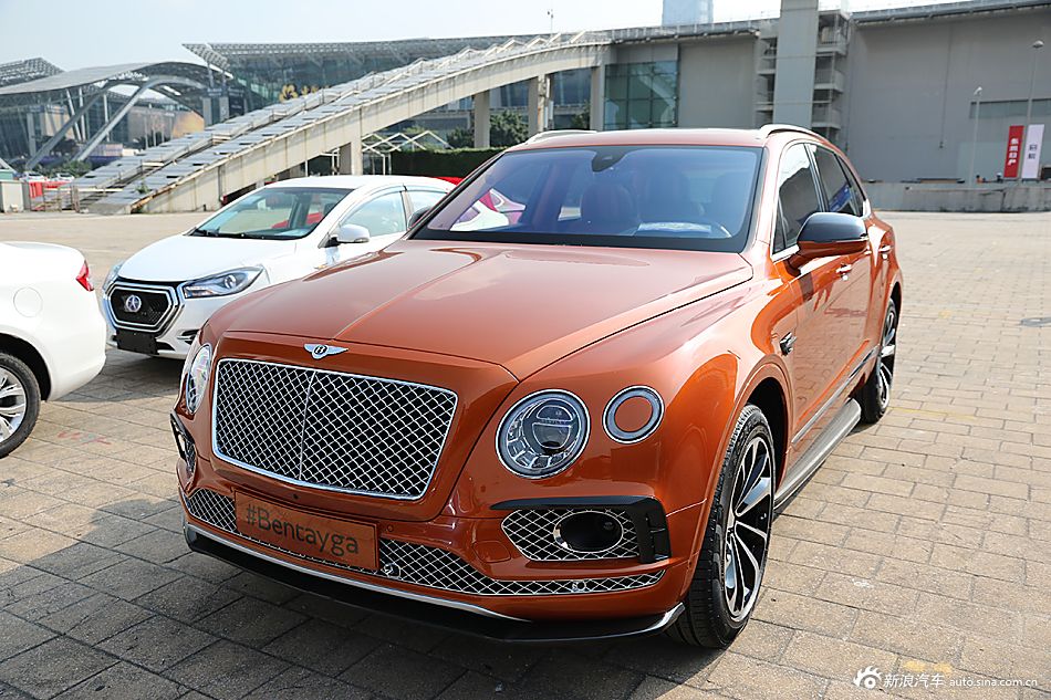 广州车展宾利添越