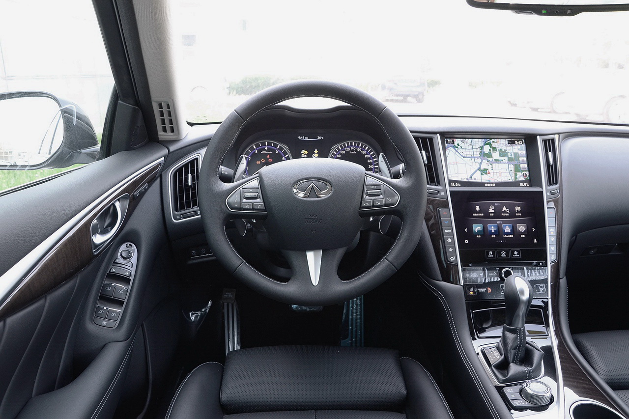 2016款英菲尼迪q50l 2.0t自动豪华运动版
