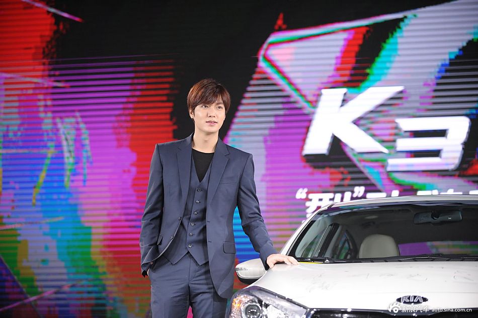 2014款起亚k3s发布会现场 亚洲男神李敏镐现身