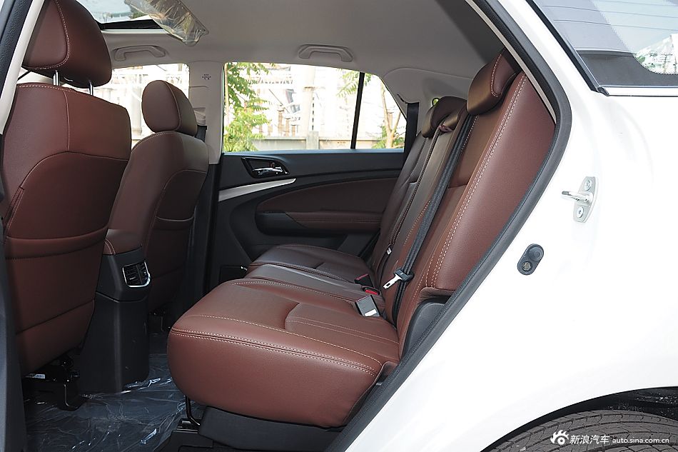 2015款比亚迪S7 2.0T自动尊贵版