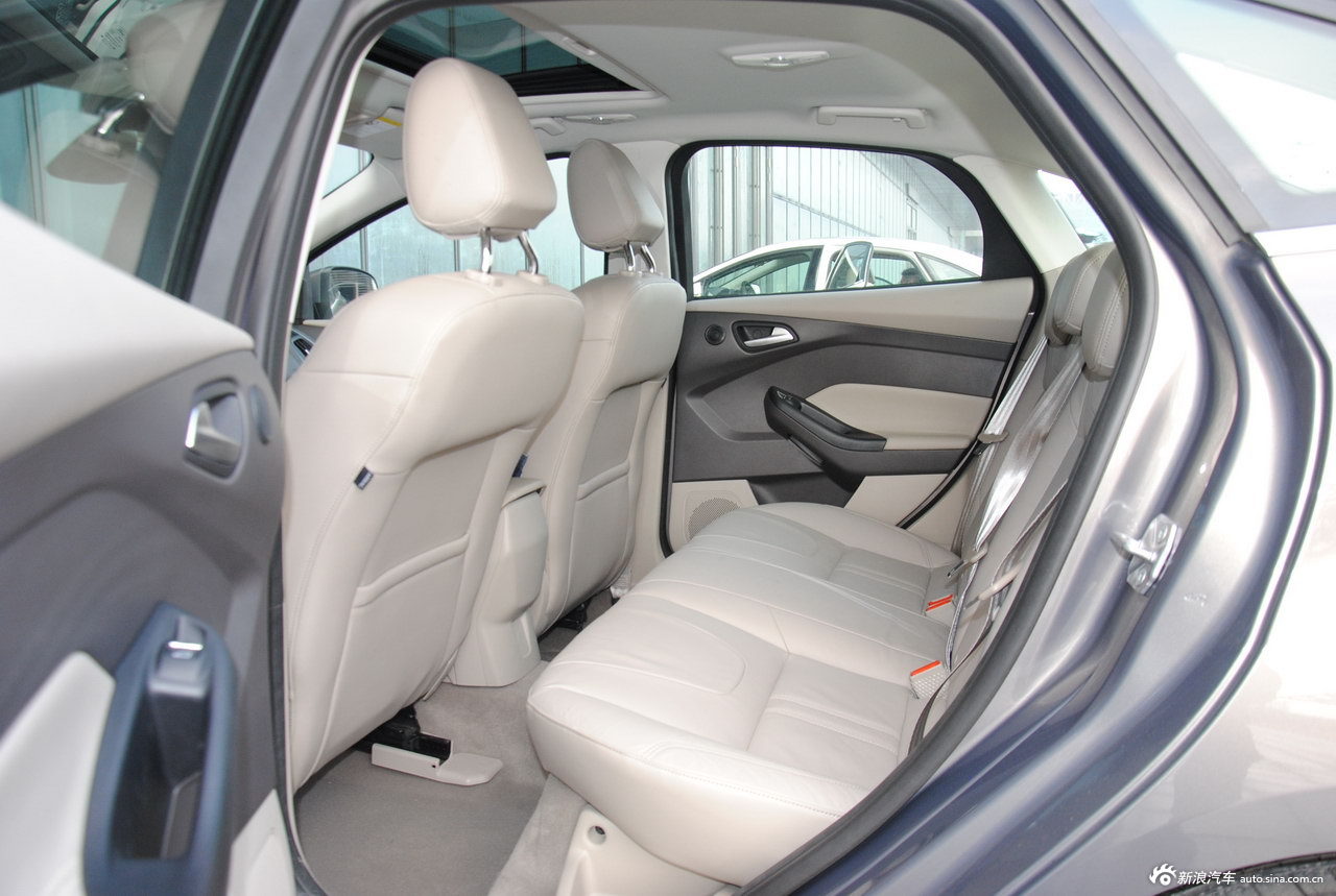 2012款福克斯三厢座椅空间_福克斯空间图片14817345_汽车图库_新浪
