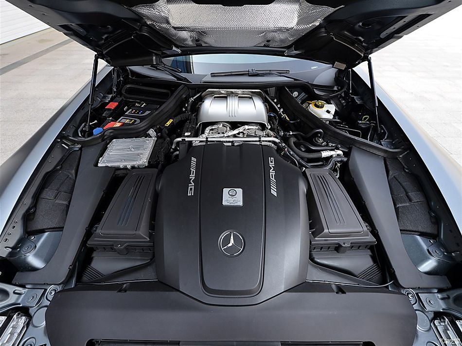 奔驰AMG GT R