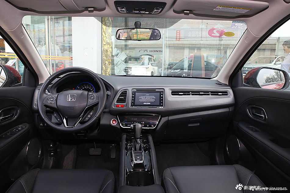 去兜风 实拍带全景天窗的小型SUV