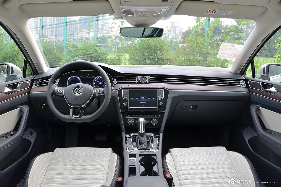 2017款迈腾2.0T自动380TSI DSG 旗舰型