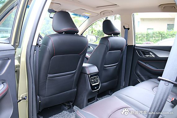 2015款 宝骏560 1.8L手动豪华型