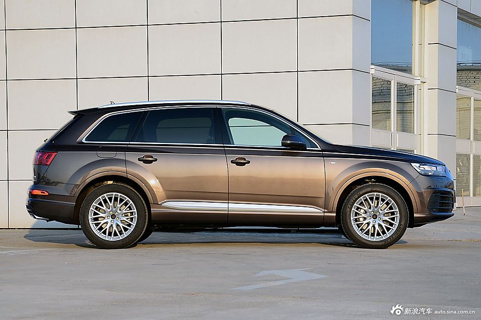 轻量化却依旧庞大 实拍全新奥迪Q7