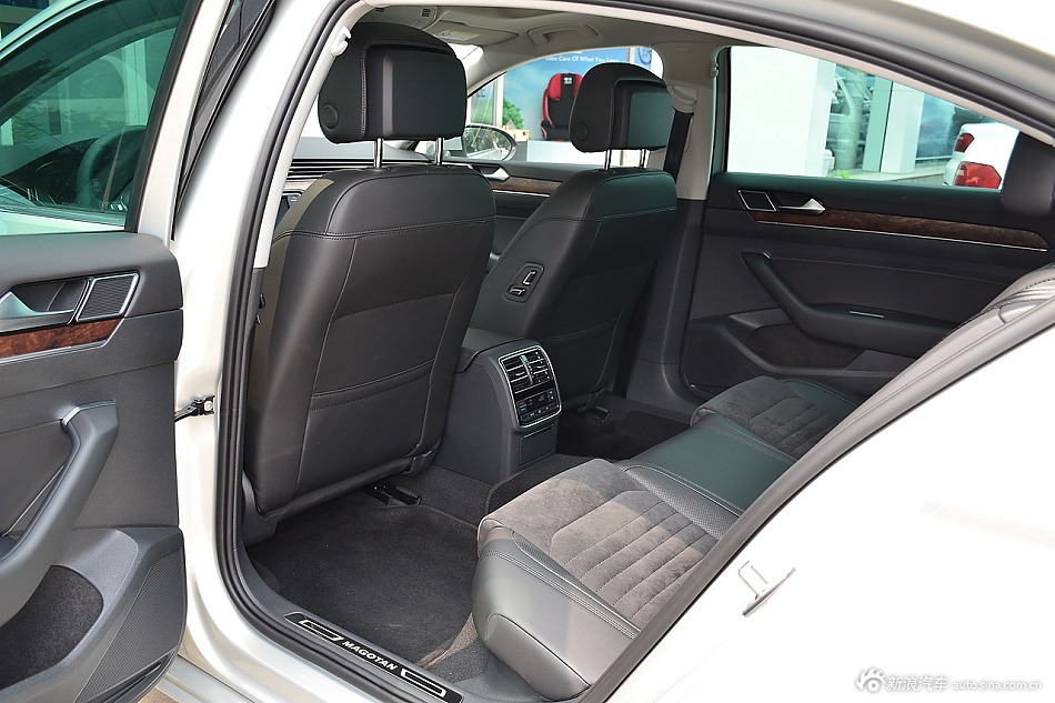 2017款迈腾2.0T自动380TSI DSG尊贵型