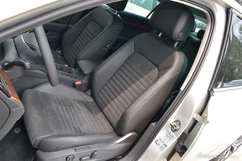 2017款迈腾2.0T自动380TSI DSG尊贵型