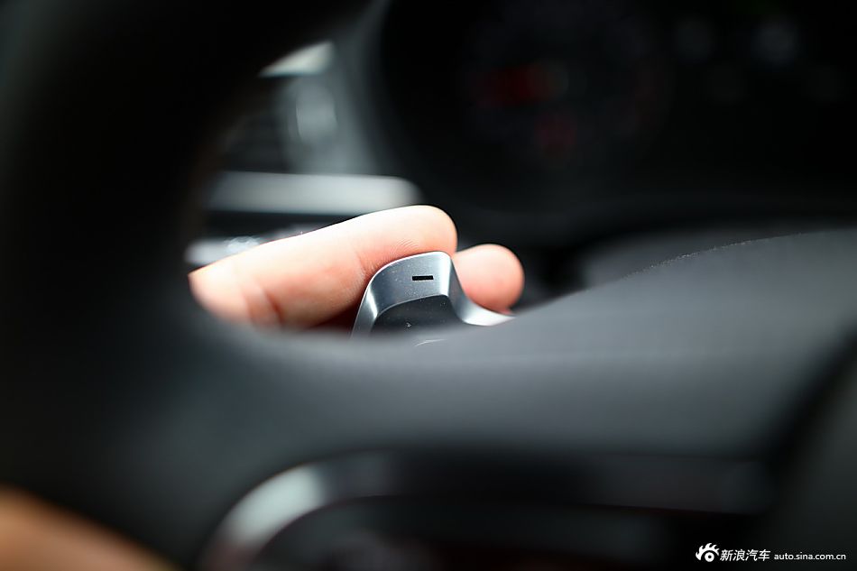 2016款起亚K5 2.0T 自动LUXURY