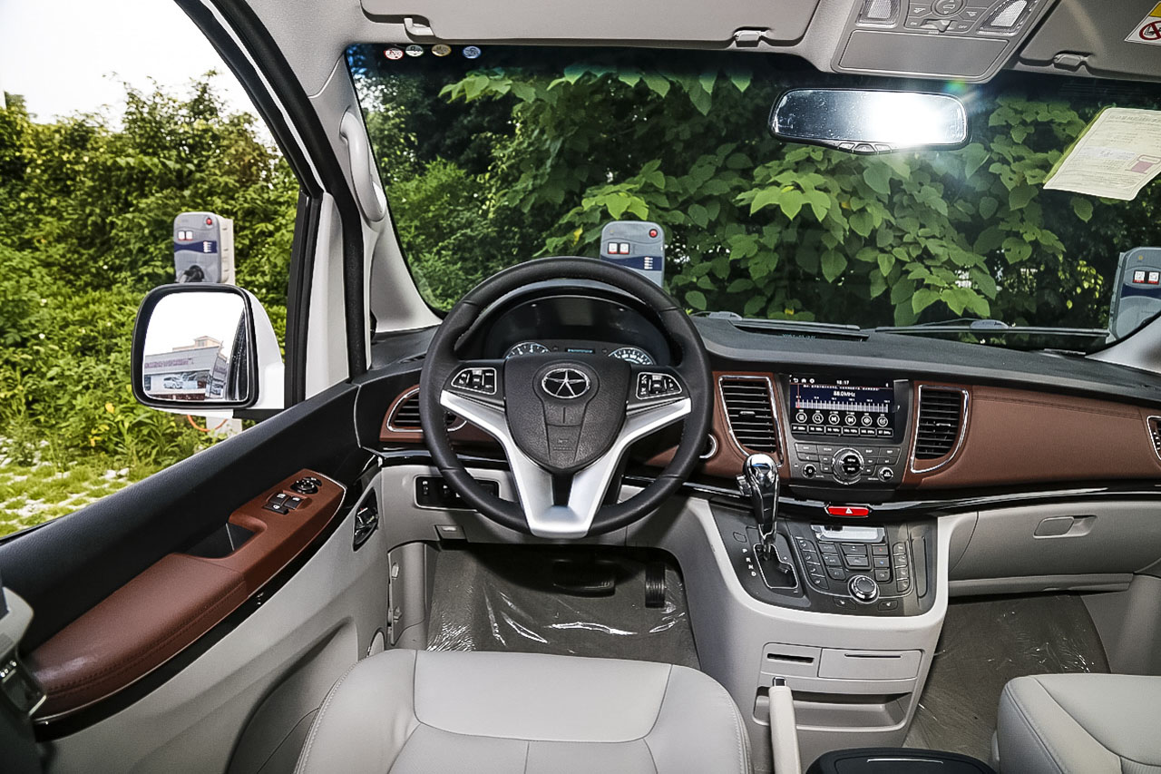 2016款瑞风m5 2.0t自动汽油公务版