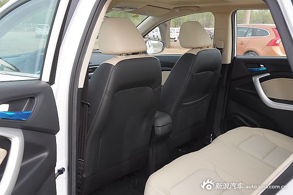 2015款悦翔V7 1.6L手动乐趣型