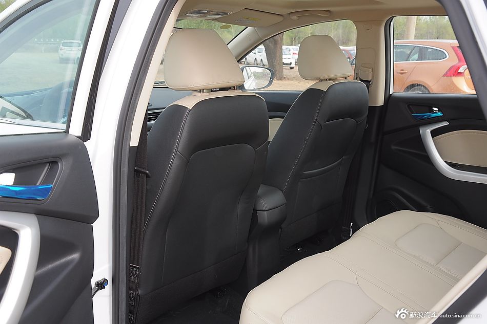 2015款悦翔V7 1.6L手动乐趣型