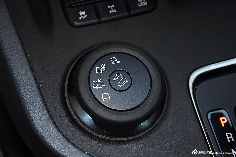 2016款撼路者2.0T汽油自动四驱旗舰版