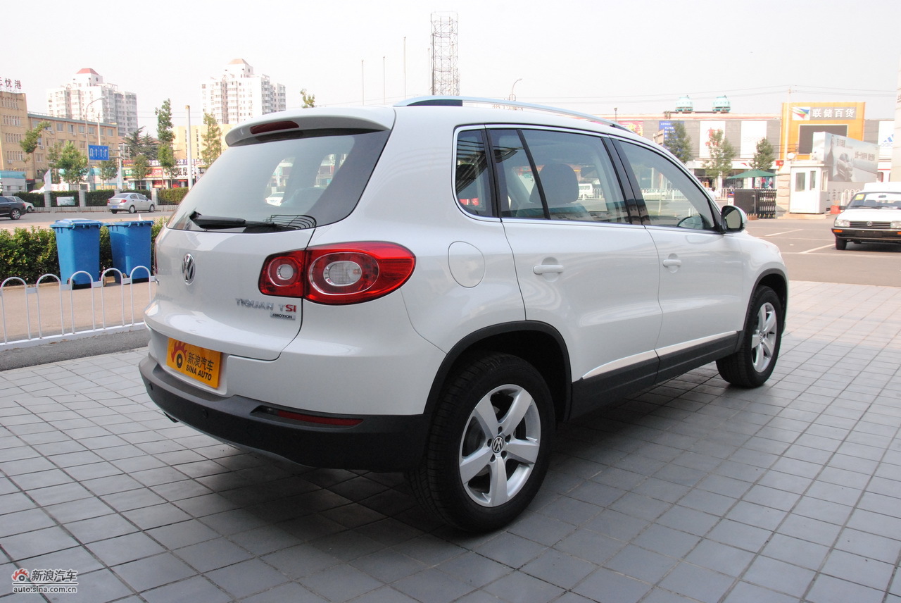 2011款途观1.8tsi自动前驱风尚版外观